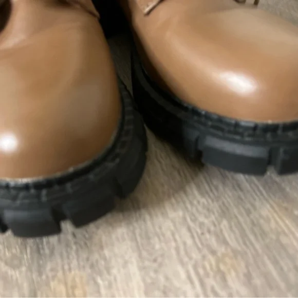 Stylish Tan Ankle Boots - Picture 5 of 7